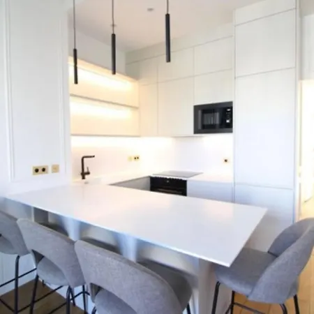 Le Majestueux Au Centre De